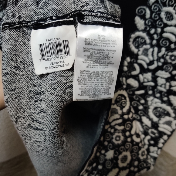 Black And White Form Fitted Knee Length Dress - Picture 7 of 8